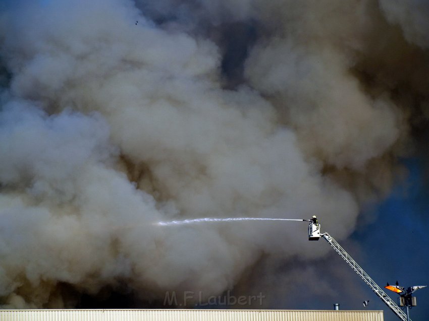 Feuer5 Koeln Niehl GVG Geestemuenderstr P195.jpg